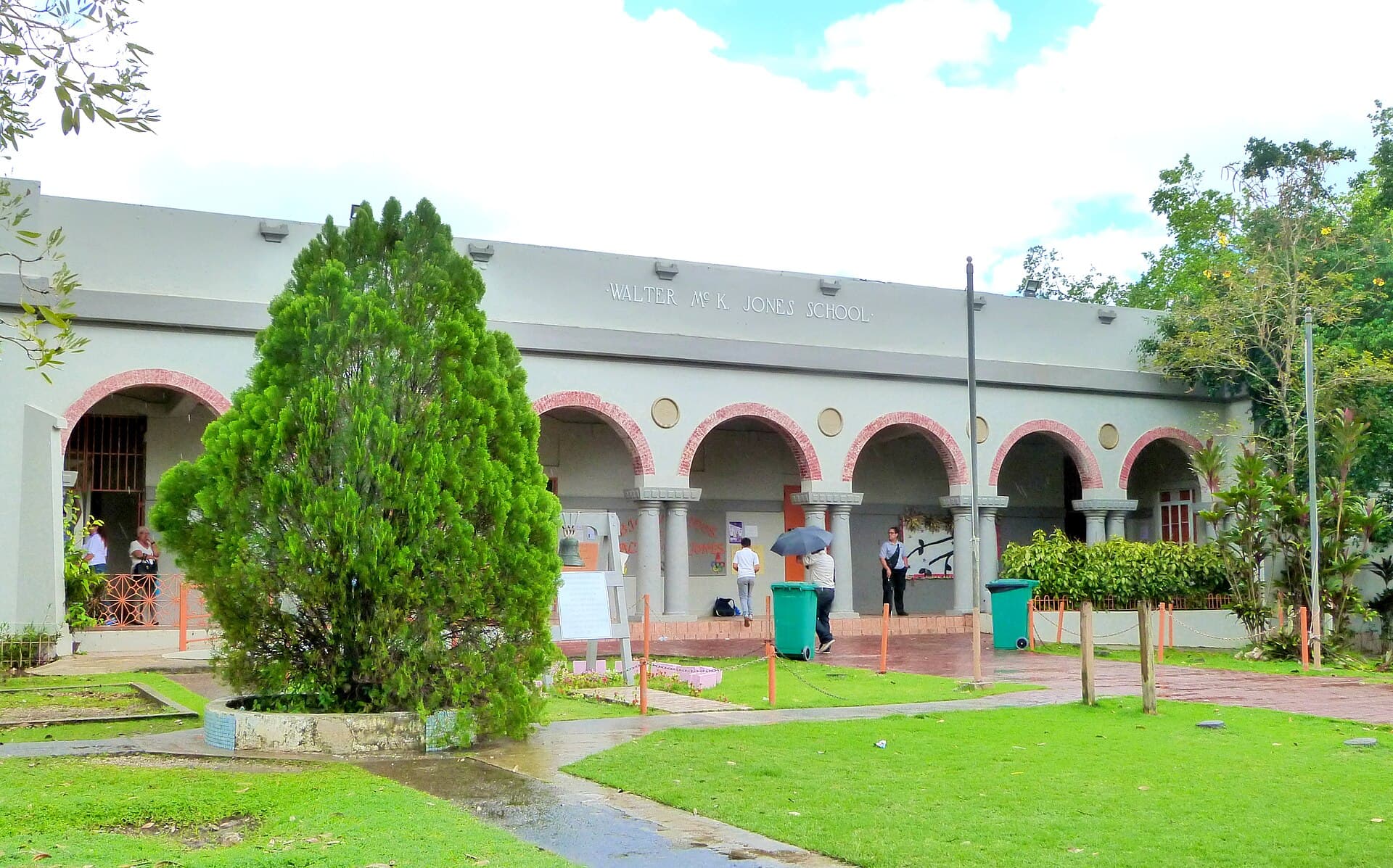 Escuela Walter McK. Jones, Villalba