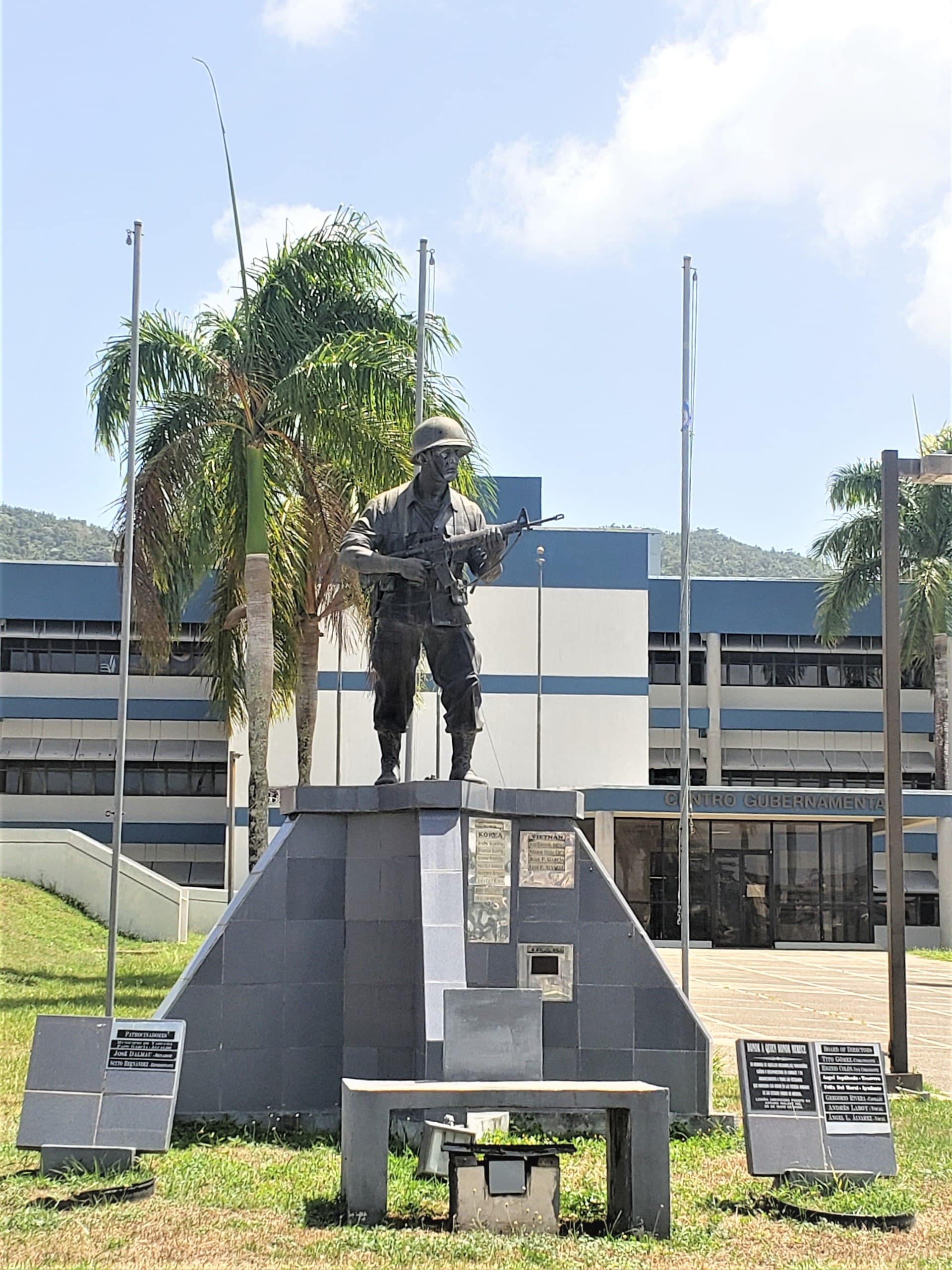 Estatua del soldado puertorriqueño en Yabucoa
