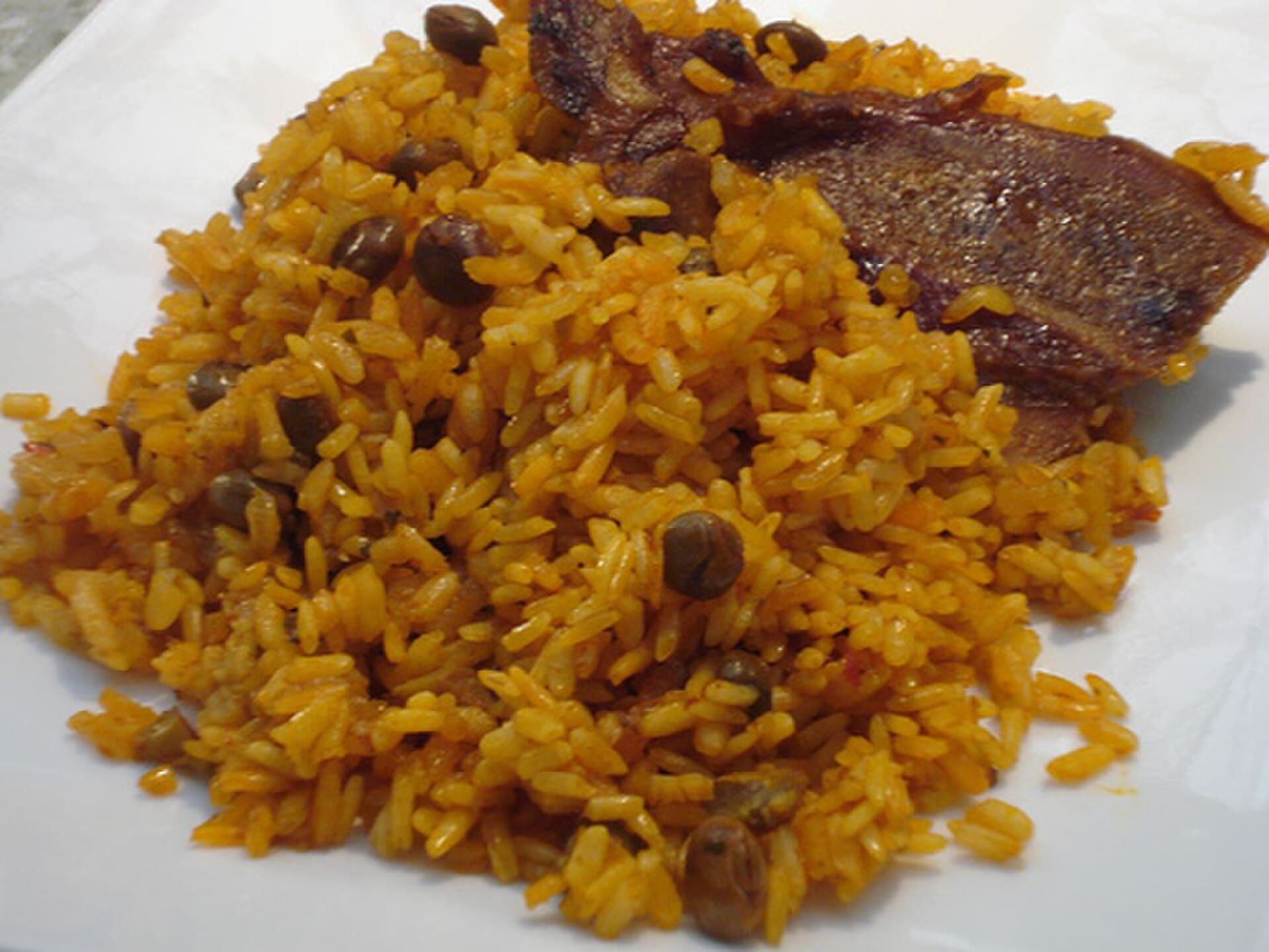 Arroz con gandules — plato nacional de Puerto Rico